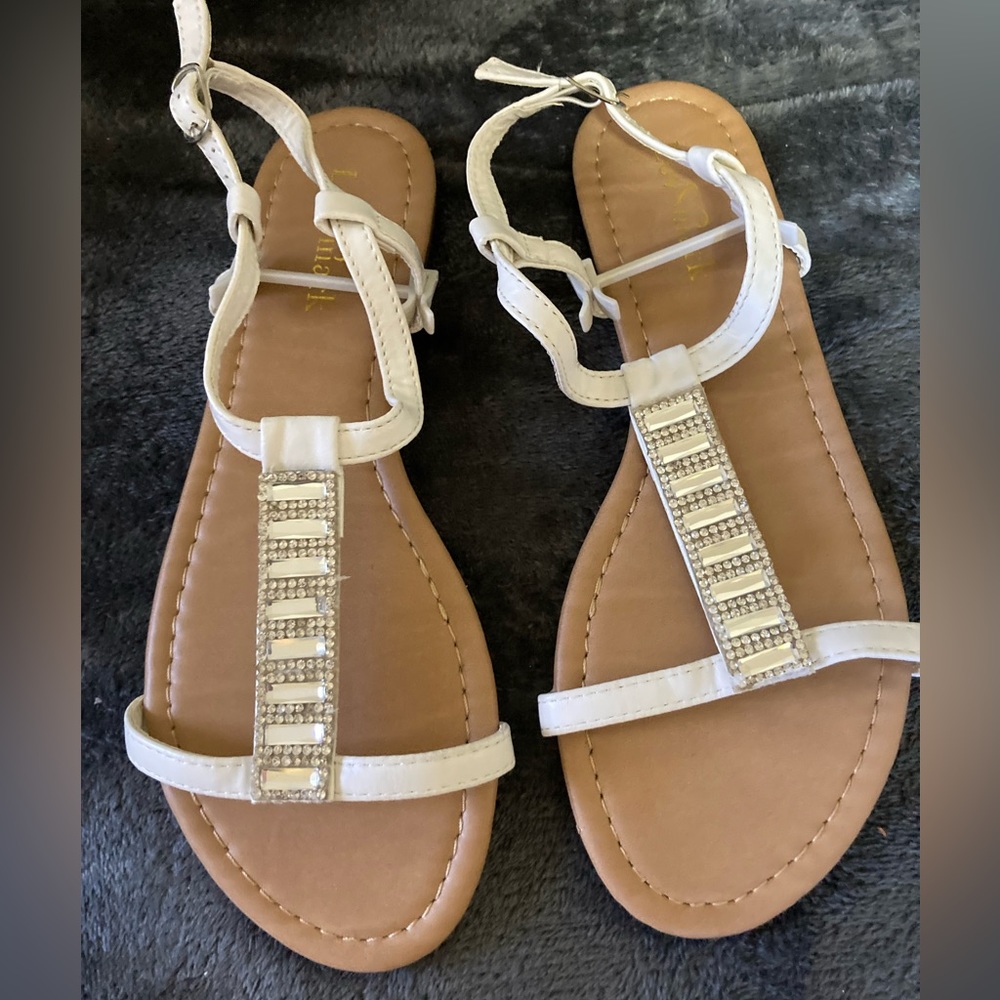 Women’s sandals with crystal toe strap embellishment. Ankle buckle